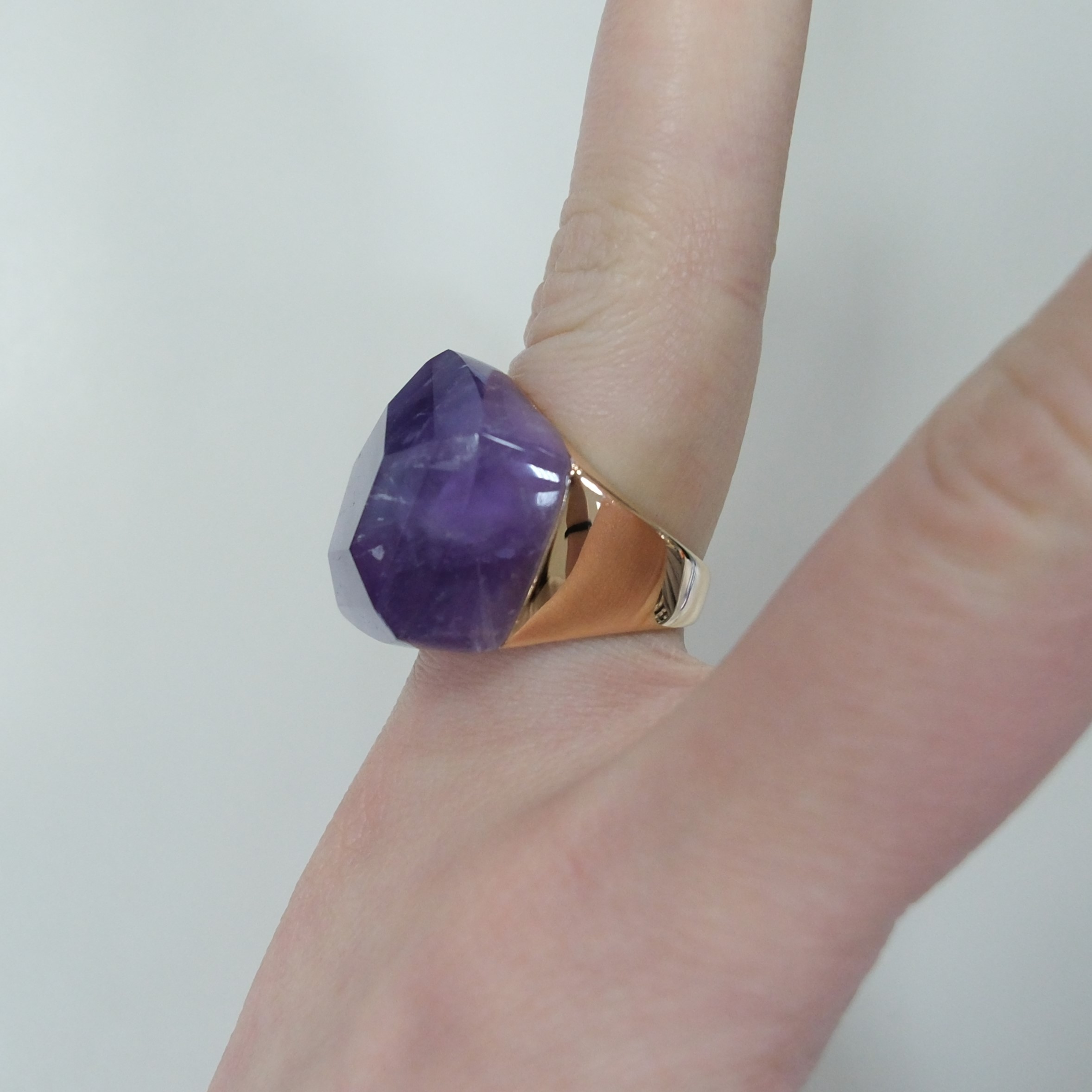 Серебряное кольцо с аметистом